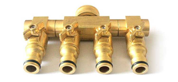 Duty পিতল 4 Way Hose Manifold Hose Pipe Adapter